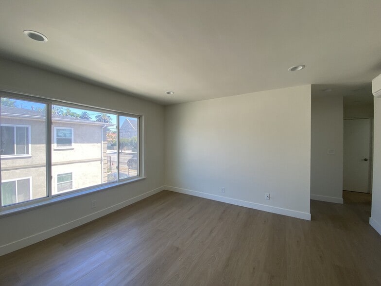 Building Photo - 1331 W Adams Blvd