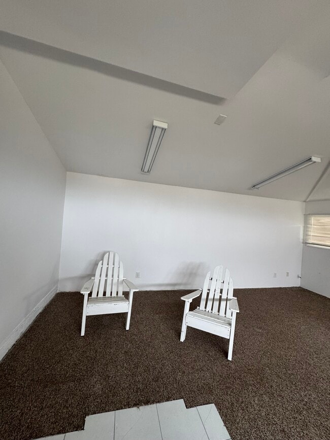 Building Photo - 202 Vía Mesa Grande