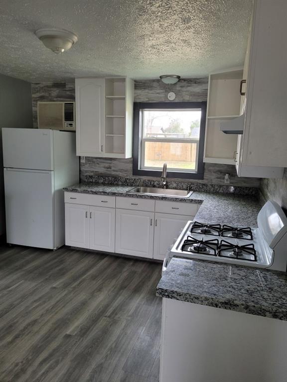 Building Photo - 7617 Delavan Dr