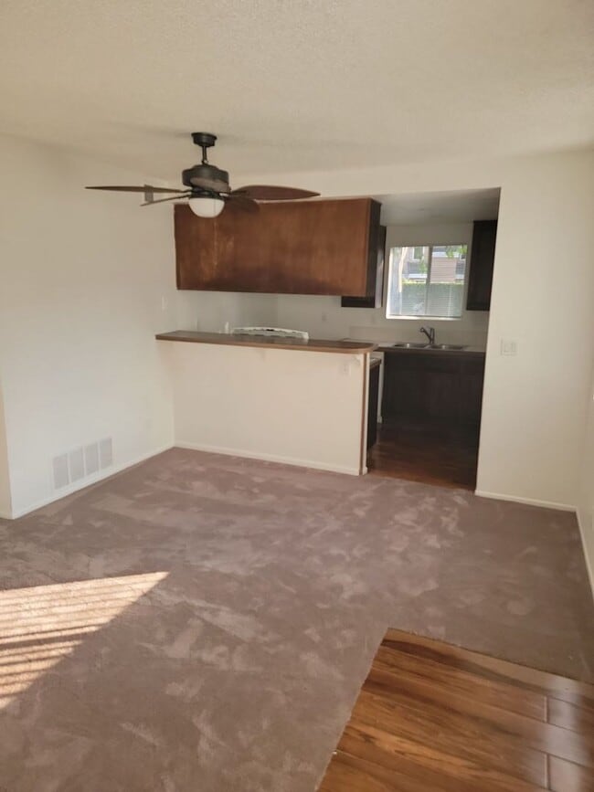 Building Photo - WOW - FRONT, SINGLE STORY CONDOMINIUM HOME