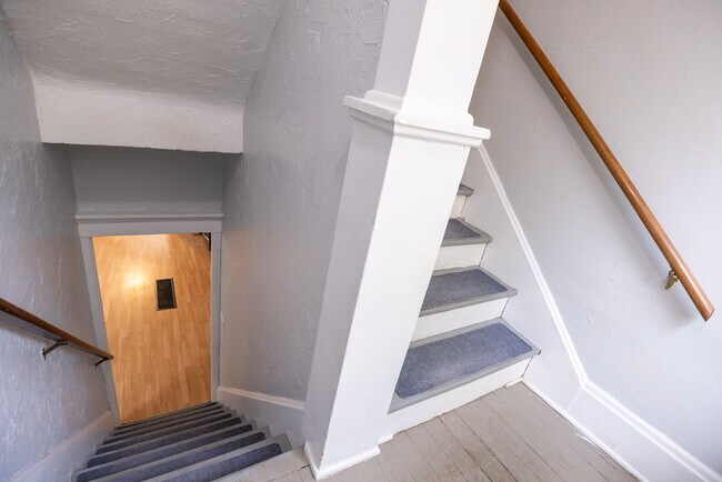 Building Photo - 796 Ebner St