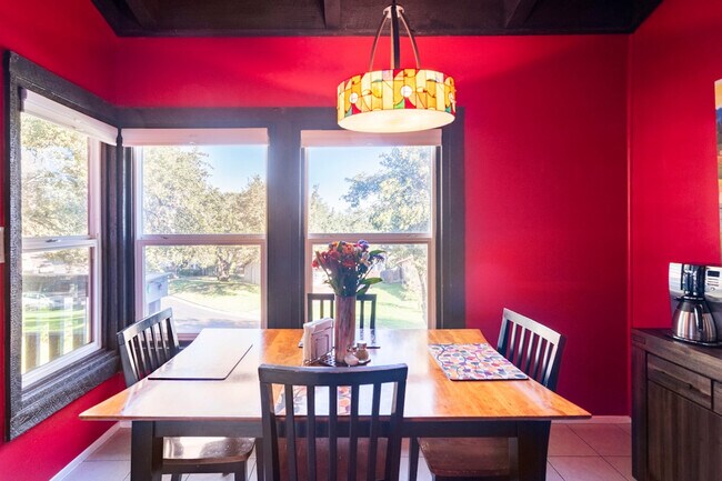 Building Photo - 2305 Trailside Dr