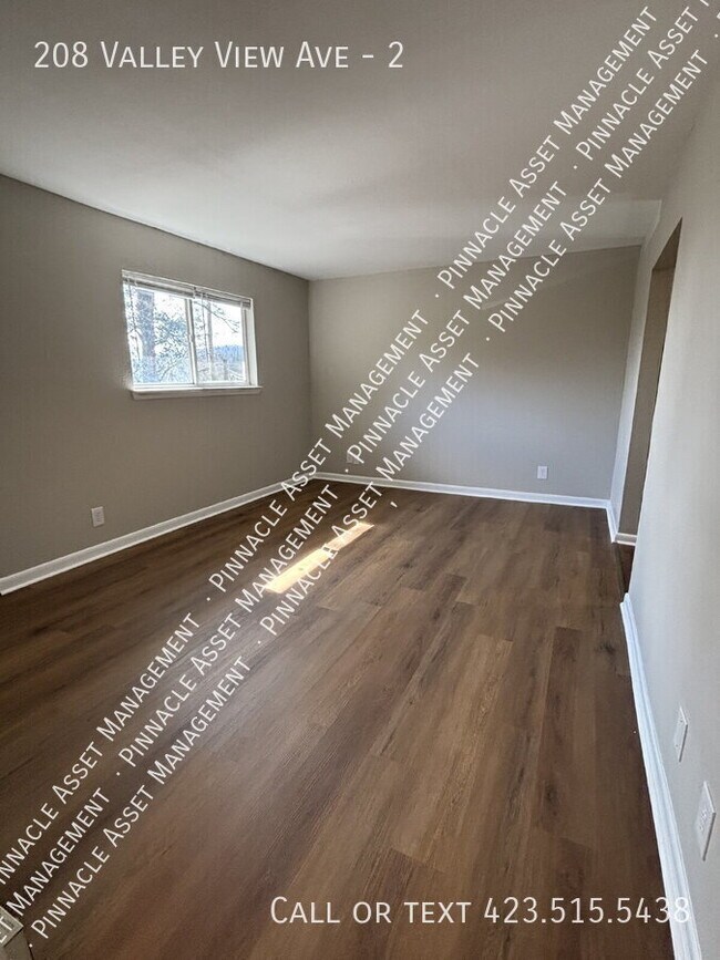 Building Photo - 208 Valley View Ave