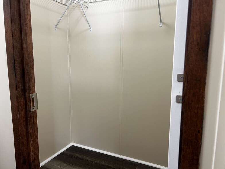 Building Photo - 709 N Collins Fwy