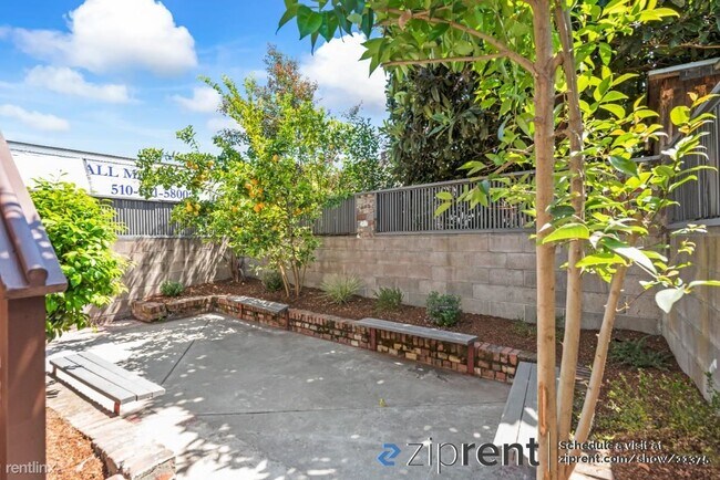 Building Photo - 3 br, 1 bath House - 669 33rd Street, Oakl...