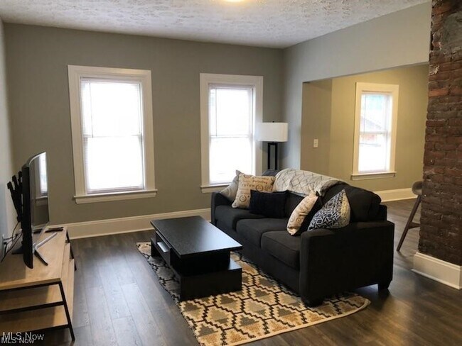 Building Photo - 1387 W 69th St