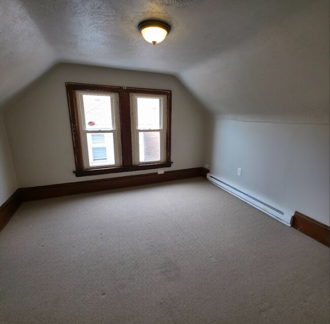 Building Photo - 1447 Rosewood Ave