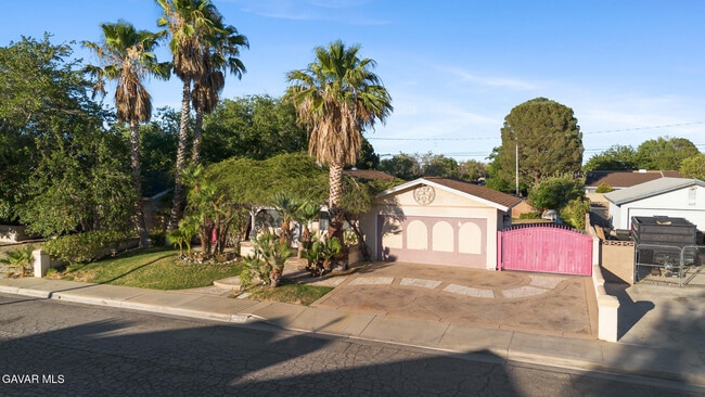 Primary Photo - 44210 Fenhold St