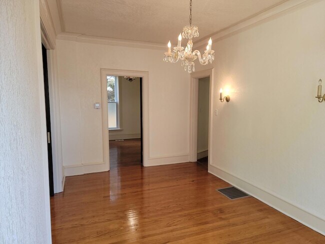 Building Photo - 508 Maple Ave