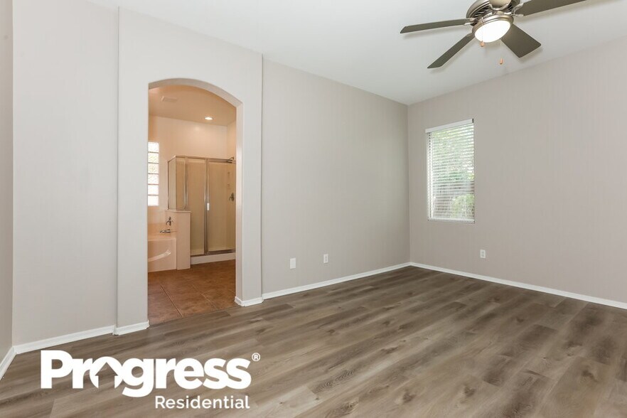 Building Photo - 4101 S Vineyard Ave
