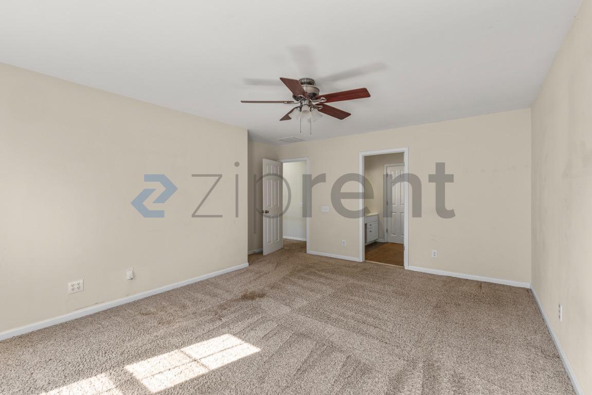 Building Photo - Unit
