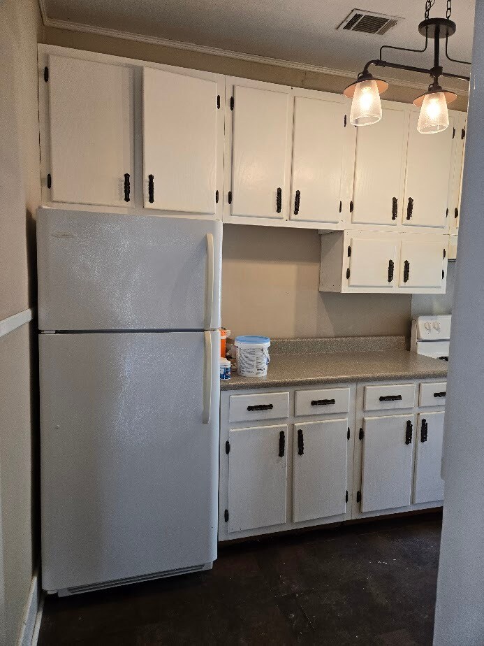 Kitchen - 2157 Richmond Ave