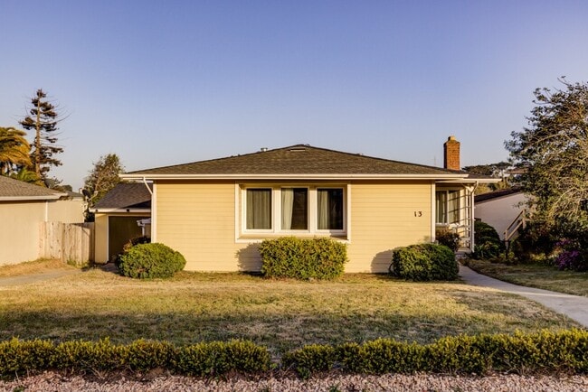 Building Photo - 13 Hermosa Ln