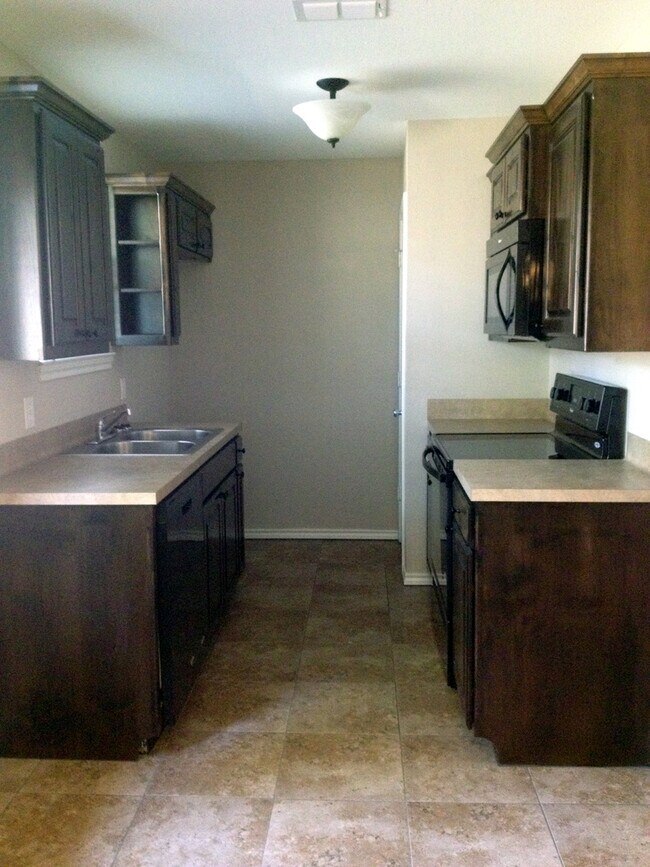 Building Photo - Coming Soon! 2 Bedroom Duplex for Rent in ...