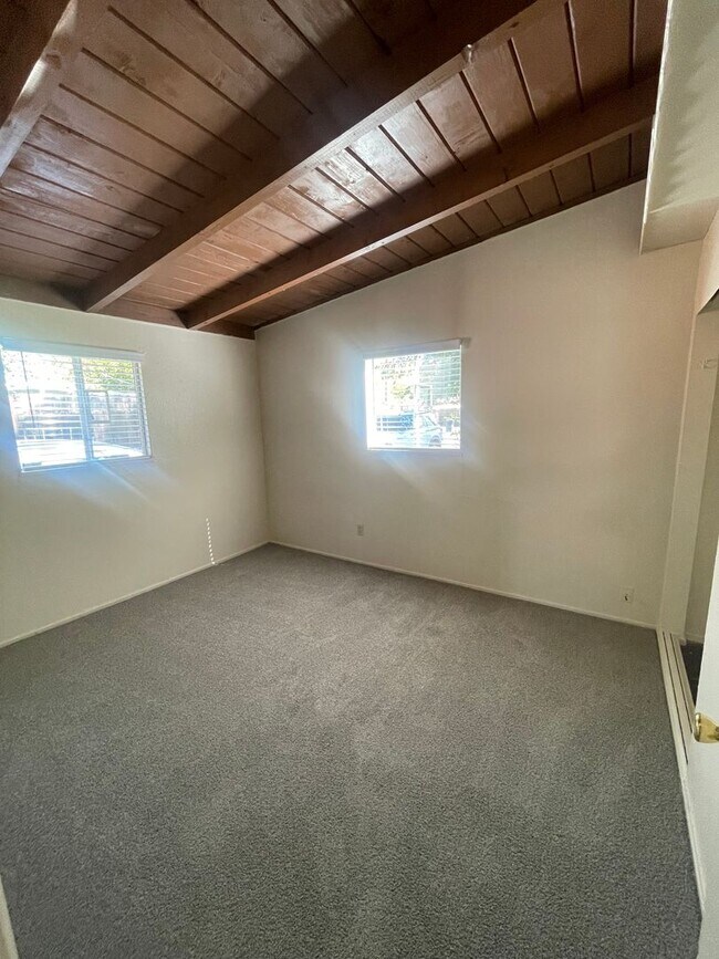 Building Photo - Charming 3-Bedroom in Quiet Cul-de-sac-$30...