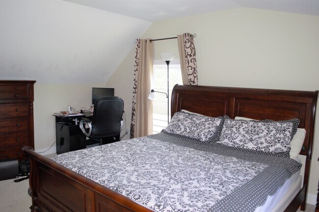 Building Photo - Spacious Four-Bedroom House in the Heart o...