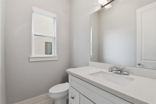 Building Photo - 1716 Ovid St