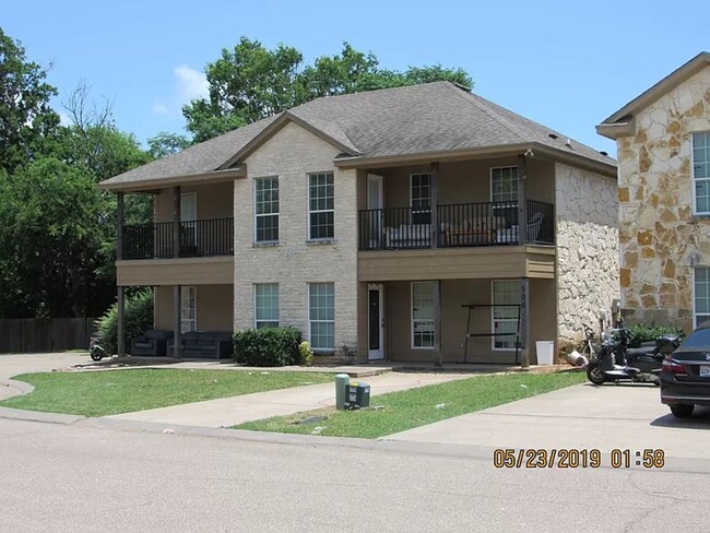 Primary Photo - 5/5 Duplex Near Baylor Campus!