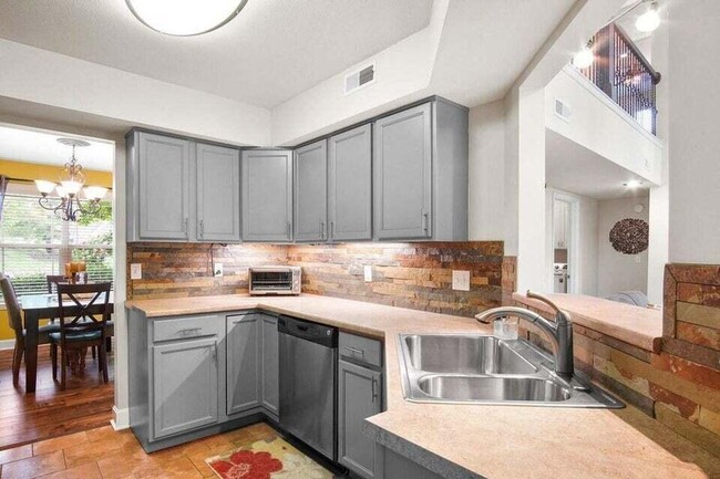 Building Photo - 401 N Village Cir