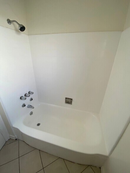 Building Photo - 1824 Manning Ave