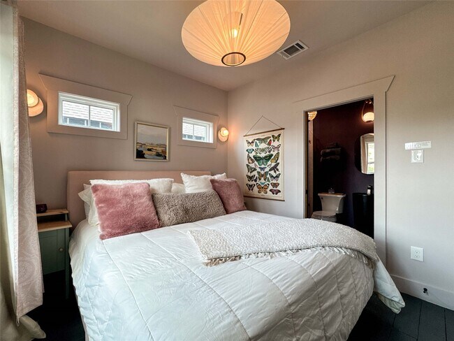 Building Photo - 1208 32nd St