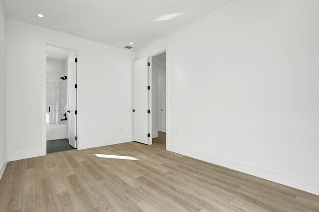 Building Photo - Southwest 7th Avenue, Fort Lauderdale, FL 33315 - 3 BR 3.5 BA townhouse