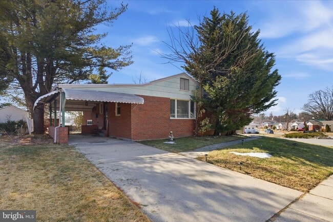 Building Photo - 2423 Harwood Rd