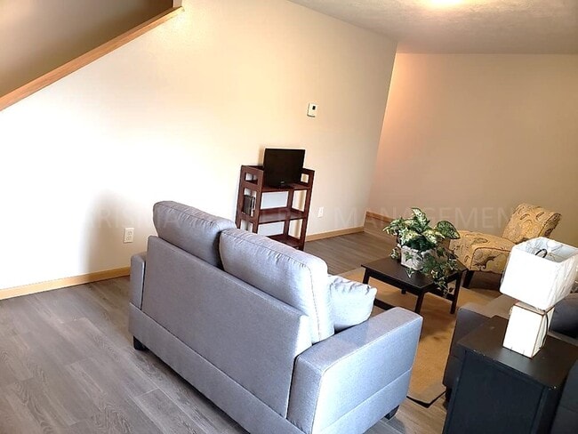 Building Photo - 300 Scott Pl