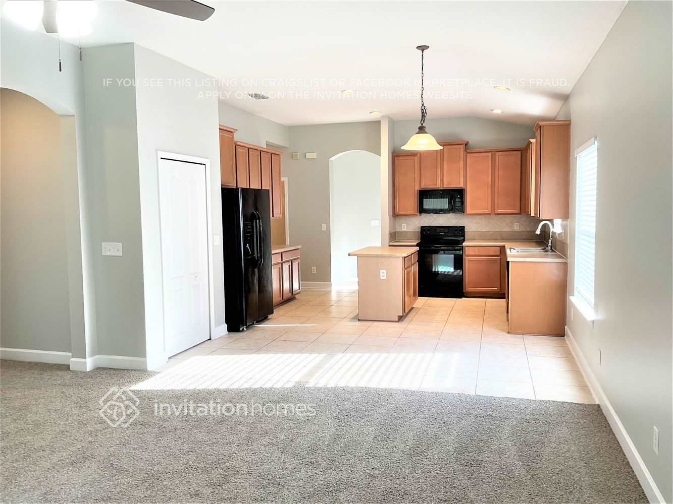 Building Photo - 14745 Falling Waters Dr