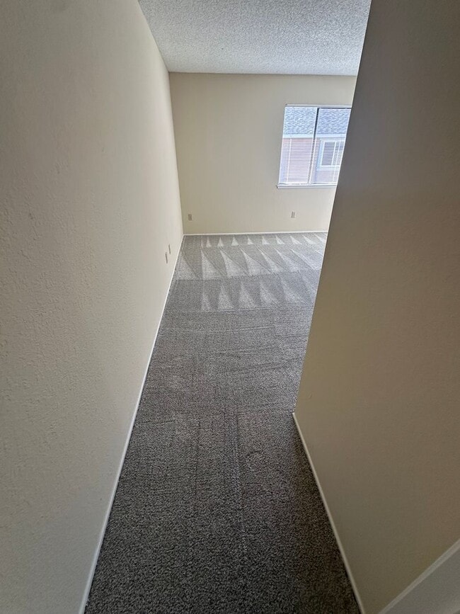 Building Photo - Beautiful & Large 2bd/ 2ba Condo