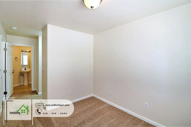 Building Photo - 1294 Mighty Oak Ln