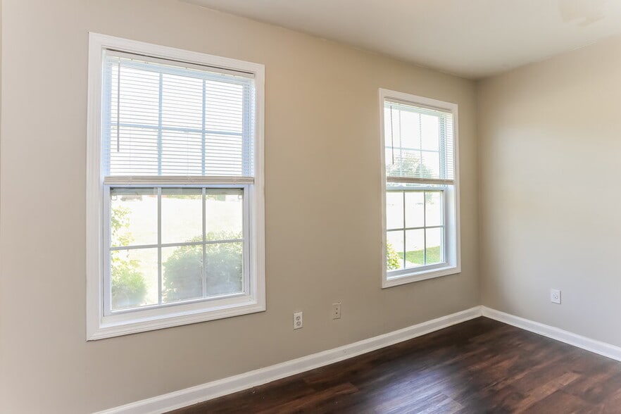 Building Photo - 4809 Camelot Dr
