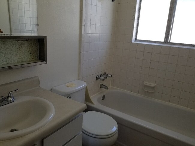 Building Photo - 1112 SW 5th St