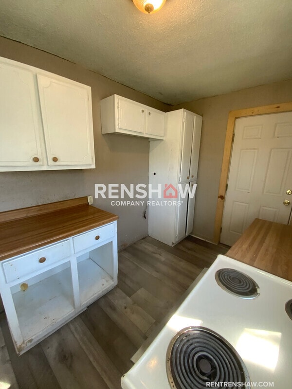 Building Photo - 318 Tulip St