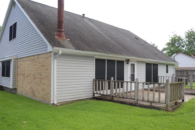 Building Photo - 414 Windhollow Cir