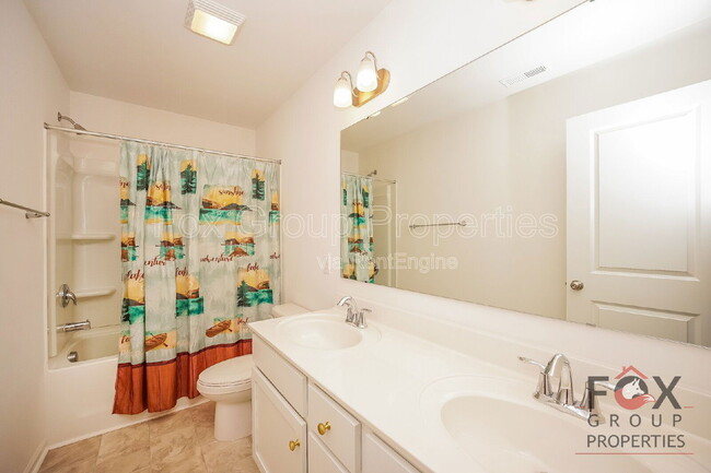 Building Photo - 144 Dyssa Lp