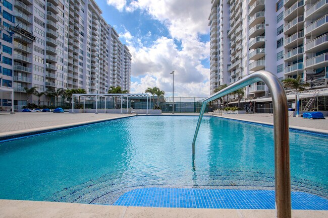 Building Photo - 18021 Biscayne Blvd