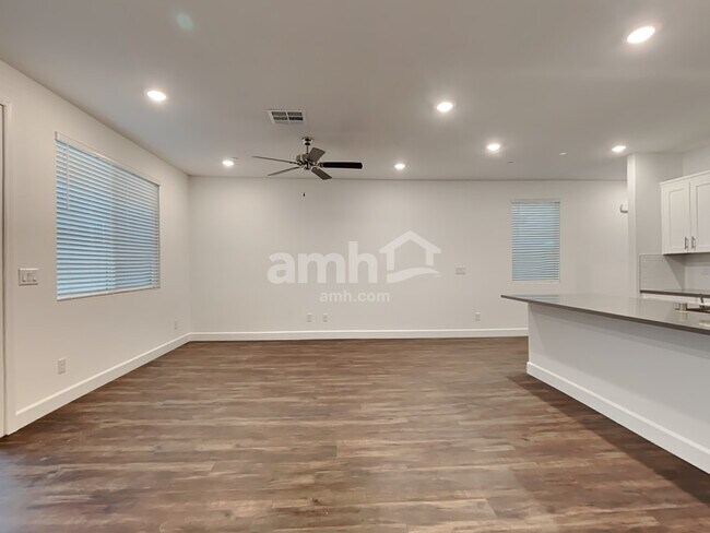 Building Photo - 132 Charmante Tulip Ln