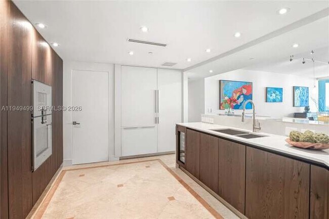 Building Photo - 1643 Brickell Ave