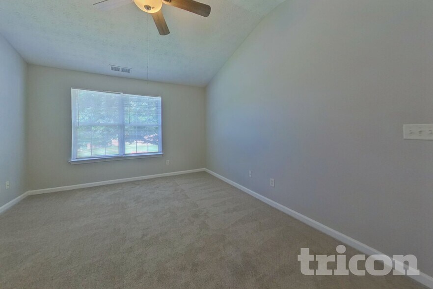 Building Photo - 936 Edgewood Ln
