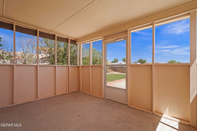 Building Photo - 4805 Maureen Cir