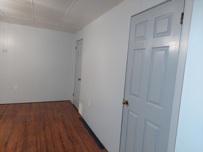 Building Photo - 11 N Wade Ave