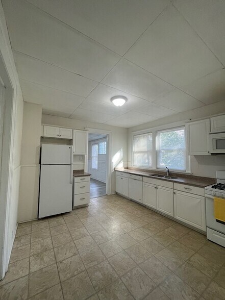 Building Photo - 1072 Ellicott St