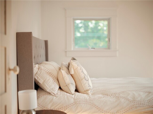 Building Photo - 38 Lake St