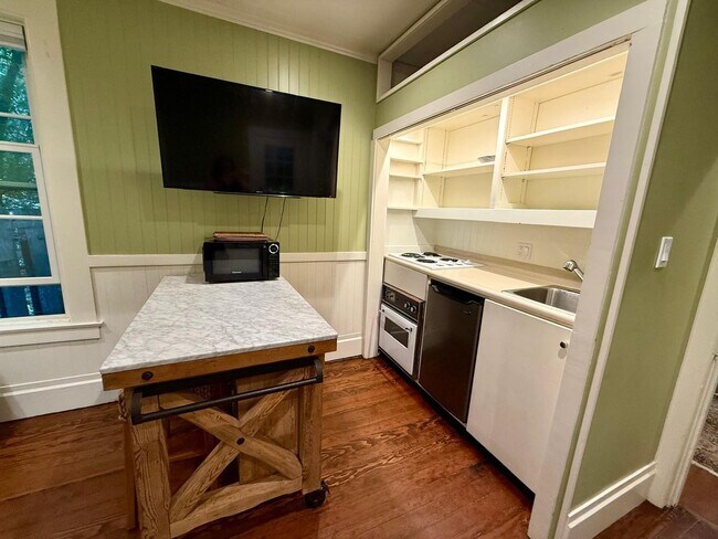 Building Photo - PEACEFUL MADRONE CANYON ONE BEDROOM COTTAGE NEAR DOWNTOWN LARKSPUR
