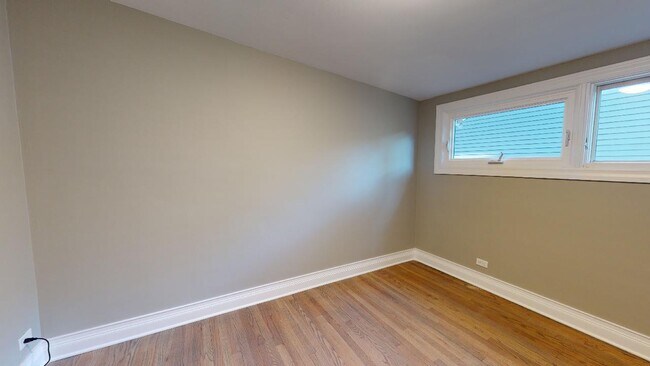 Building Photo - 1366 Cavell Ave