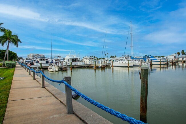 Building Photo - Luxury Seasonal or Annual Rental in the Prestigious Grand Bay Community – Longboat Key