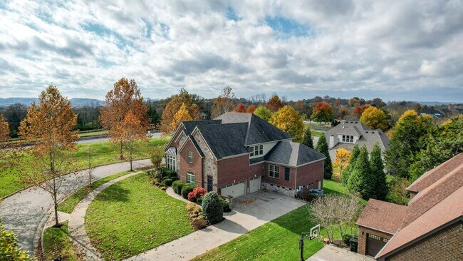 Building Photo - 5 Bedroom Home with Theater Room & 3-Car Garage in Franklin