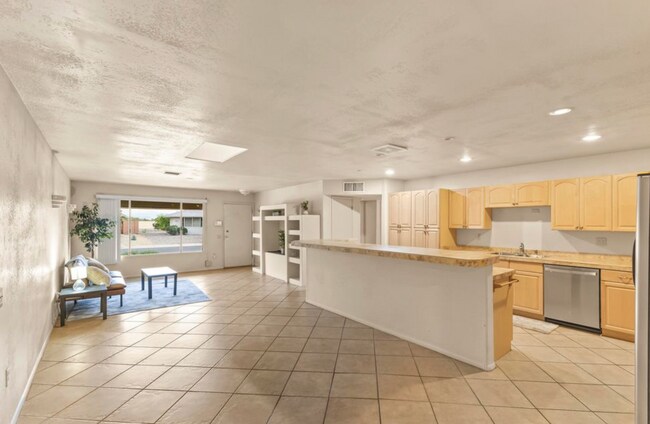 Building Photo - Great home in an active 55+ community!