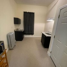 Building Photo - Room available in rooming house - Brockton